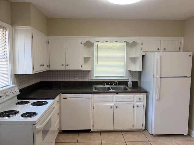 Building Photo - 2298 Bryant Dr
