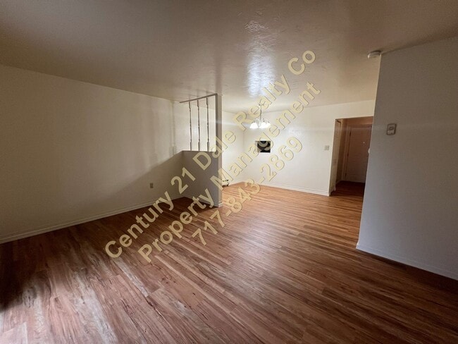 Foto del edificio - 2 Bedroom Townhouse in West York
