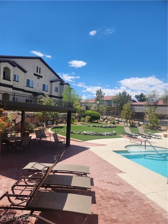 Foto del edificio - 2291 W Horizon Ridge Pkwy