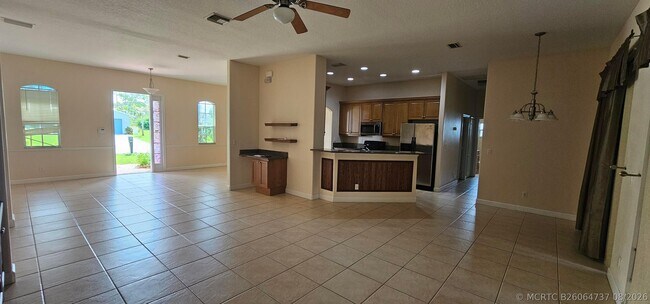 Foto del edificio - 2024 SW Driftwood St