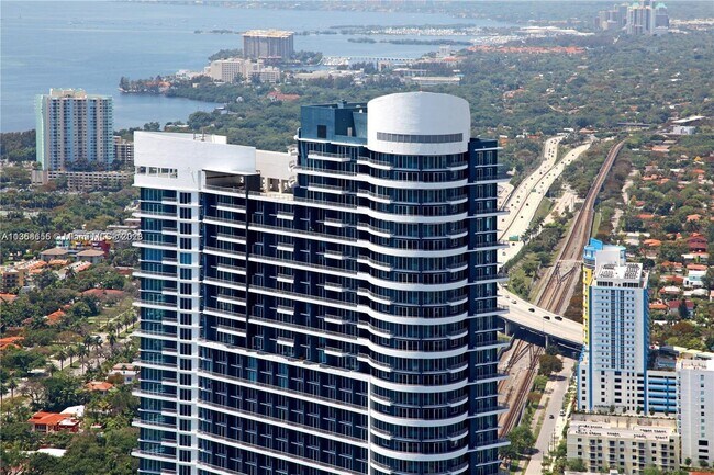 Foto del edificio - 60 SW 13th St