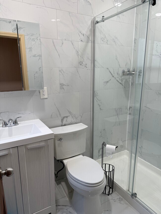 Foto del edificio - 9046 180th St