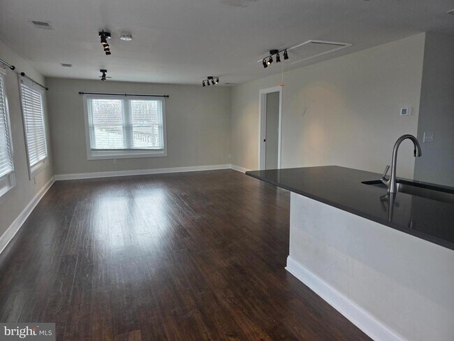 Building Photo - 5230 Breezy Point Rd