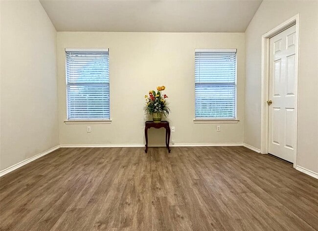 Building Photo - 2325 Clover Ridge Dr