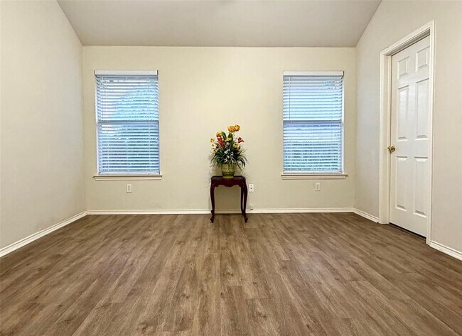 Foto del edificio - 2325 Clover Ridge Dr