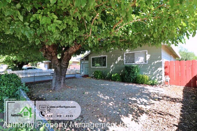 Building Photo - 3 br, 1 bath House - 2326 Corona St.