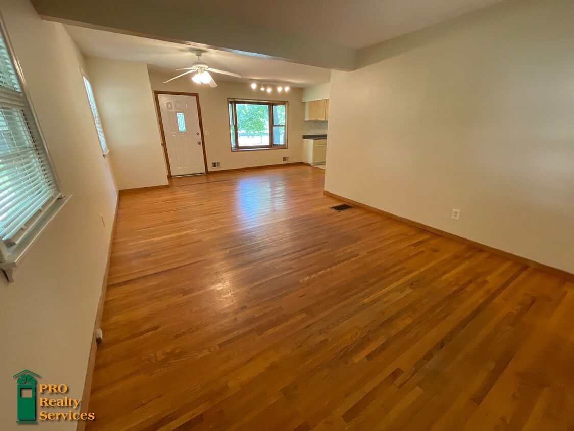 Primary Photo - 4 Bedroom Home One Block from Medicine Lake