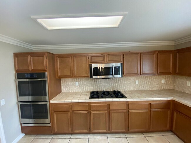 Building Photo - Temecula 4 Bedroom + Loft & Office Available in July