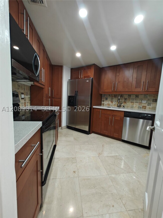 Foto del edificio - 825 Brickell Bay Dr