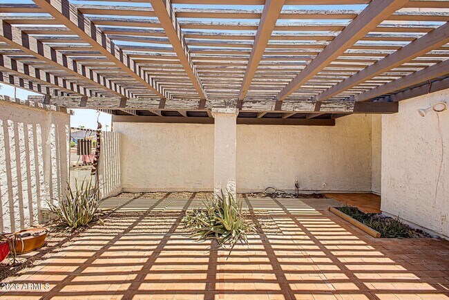 Foto del edificio - 8689 E Roosevelt Cir
