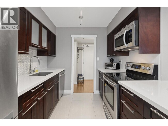 Photo du bâtiment - 7700 Gilbert Rd.