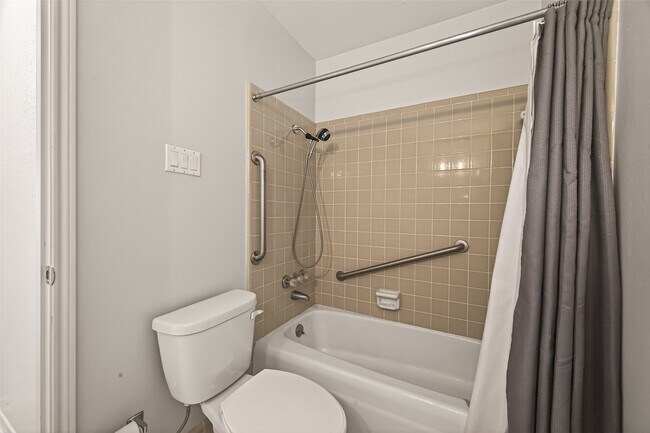 Foto del edificio - 6404 Burgoyne Rd