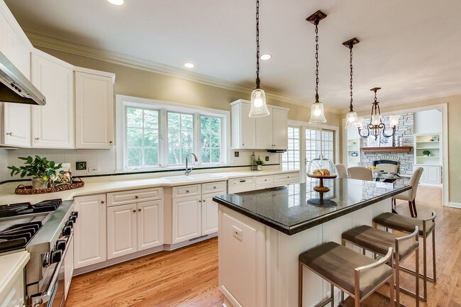 Foto del edificio - 1220 Ashbury Ln