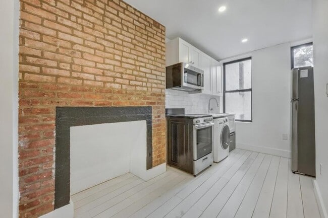 Building Photo - 0 bedroom in New York NY 10003