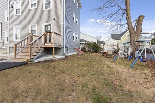 Building Photo - 692 Warren Ave