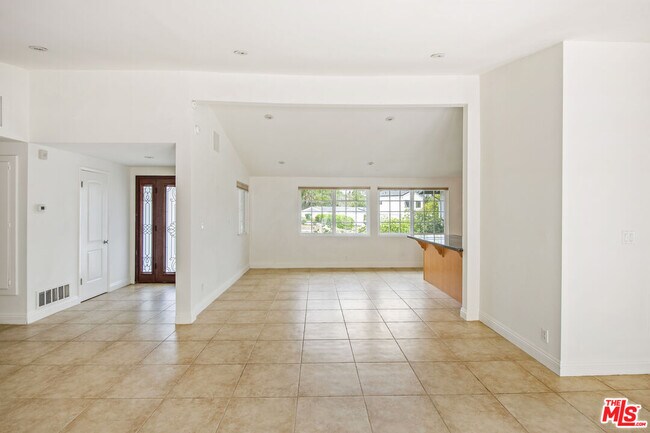 Foto del edificio - 20546 Miranda Pl