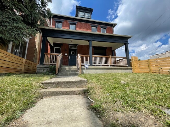 Building Photo - 501 Saint Clair Ave