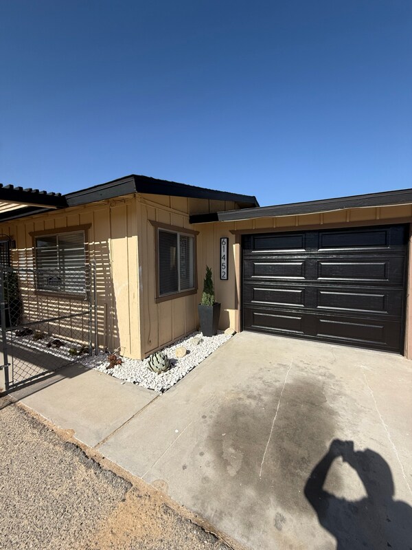 Building Photo - 61452 Desert Air Rd