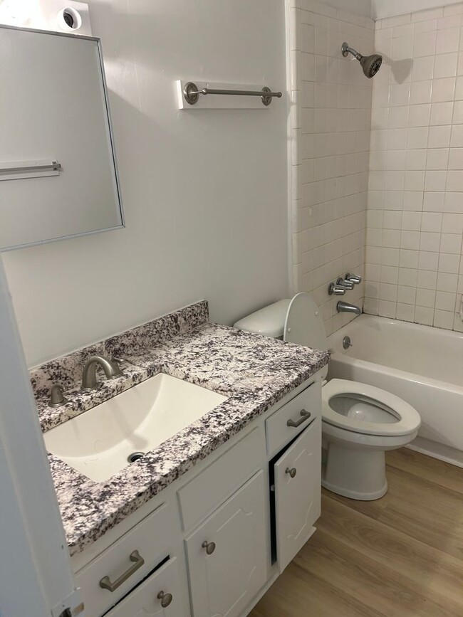 Building Photo - 106 Mayberry Ct