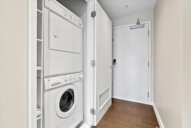 Foto del edificio - Experience Luxury Living in the Heart of C...