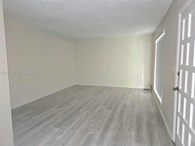 Foto del edificio - 10784 N Kendall Dr