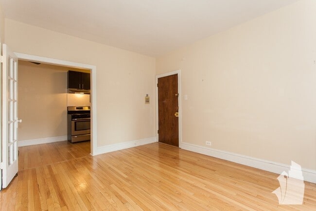 Building Photo - 435 W Surf St