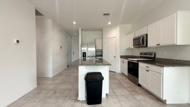 Building Photo - 1549 E Fletcher Dr