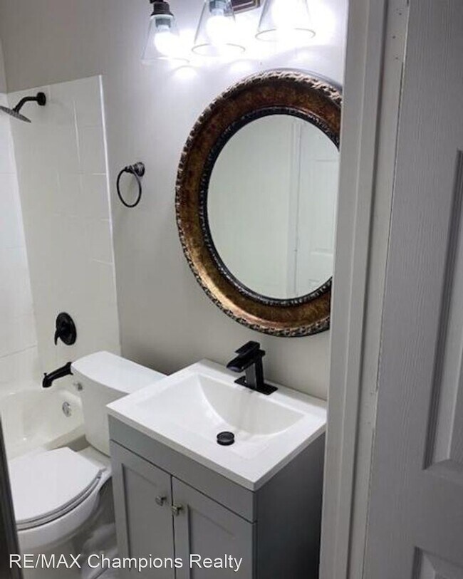 Foto del edificio - 2 br, 1 bath House - 2427 Schaul St