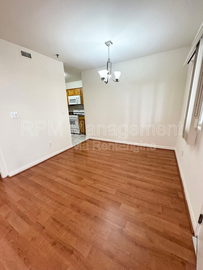 Foto del edificio - 843 Hayworth Ave