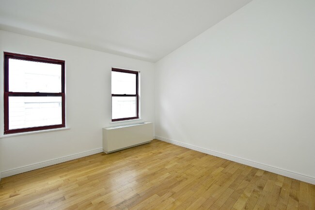 Building Photo - 60 Tiffany Pl