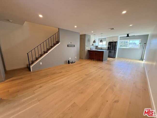 Foto del edificio - 5215 Sepulveda Blvd