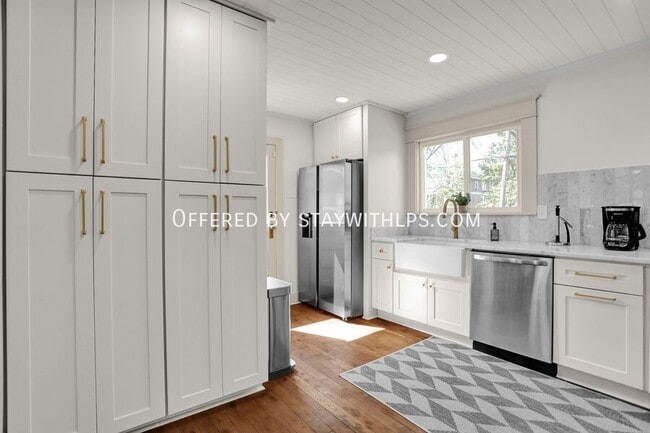 Photo - 397 Angelus St House