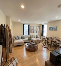 Building Photo - 212 Maverick St