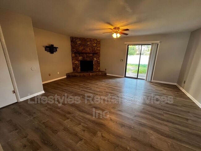 Foto del edificio - 4403 Windergate Dr