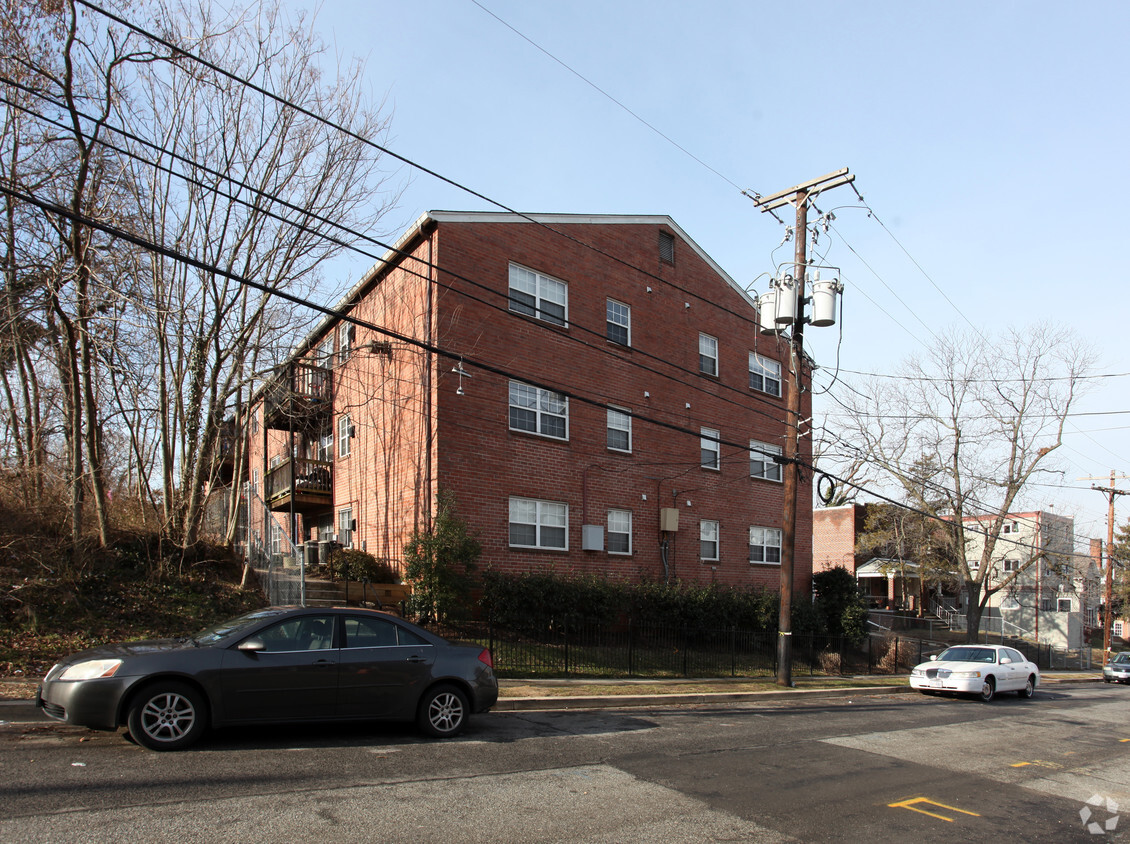 Primary Photo - 1737-1739 W St SE