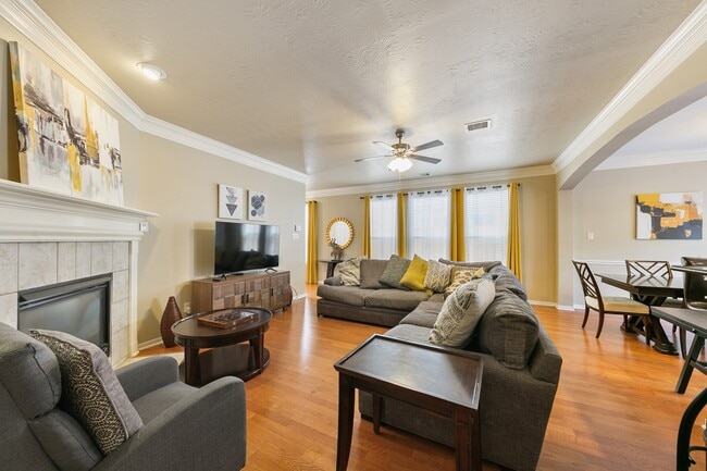 Building Photo - 6222 Skyline Dr