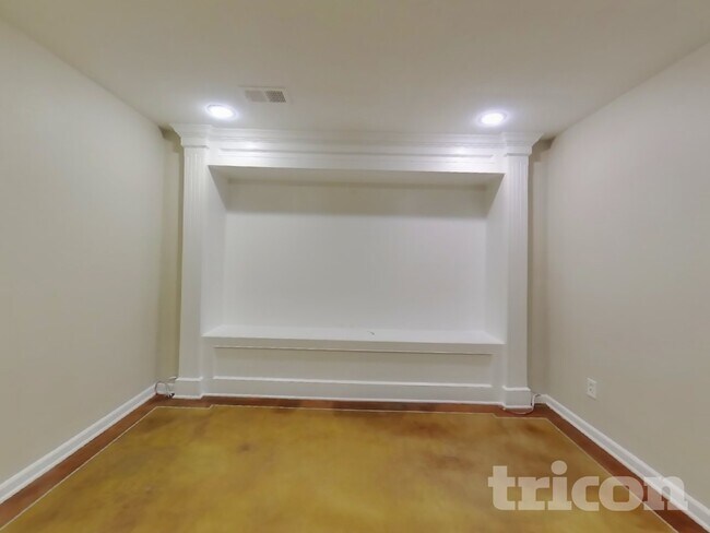 Building Photo - 16885 W 161st Terrace