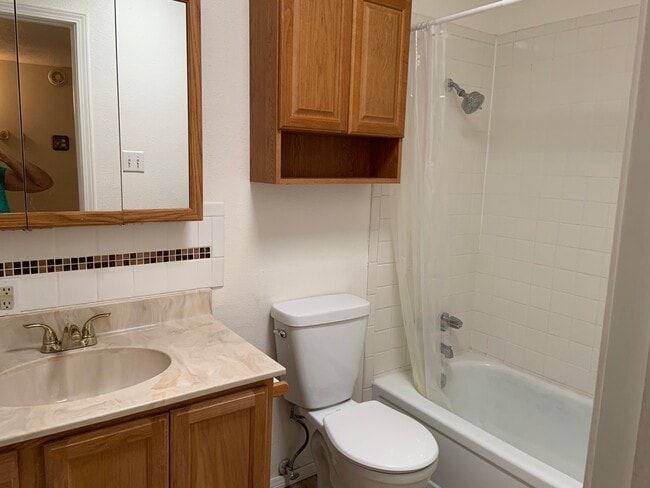 Foto del edificio - 12809 Mountain View Ave NE