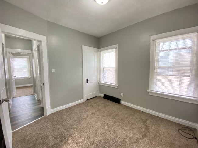Building Photo - 1039 E 169th St