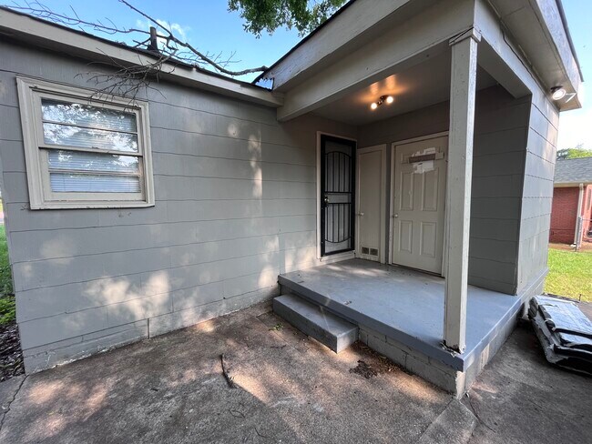 Building Photo - 1348 17th Way SW