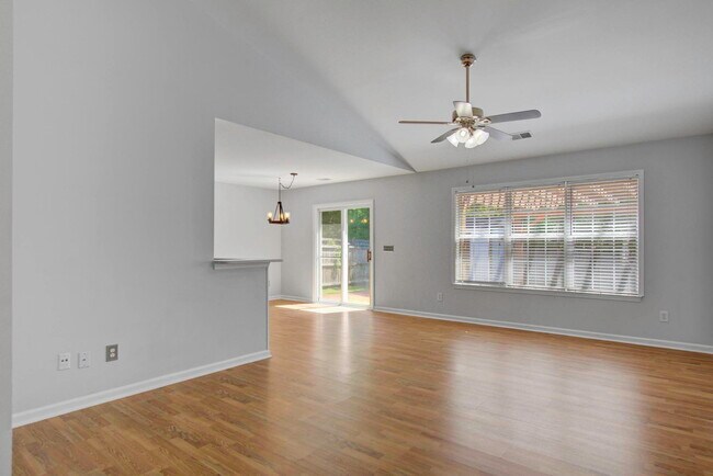 Foto del edificio - 5328 Tidewater Dr