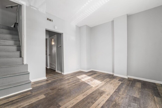 Foto del edificio - Freshly Updated Townhome Apartment!