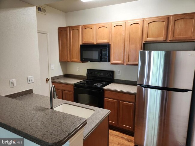 Building Photo - 3916 Penderview Dr