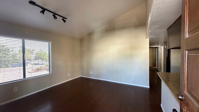 Building Photo - North Central Phoenix Condo in Small Compl...