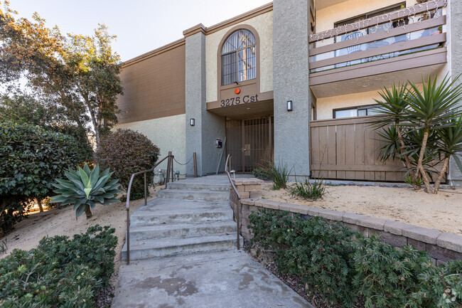 Entrance - Golden Glen Apartments