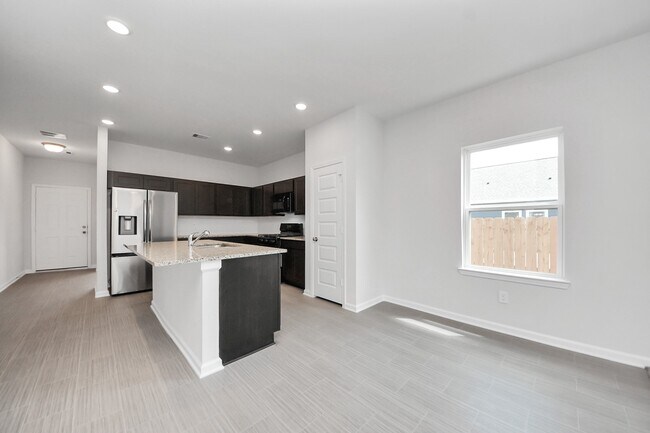 Building Photo - 2715 Crested Creek Ln