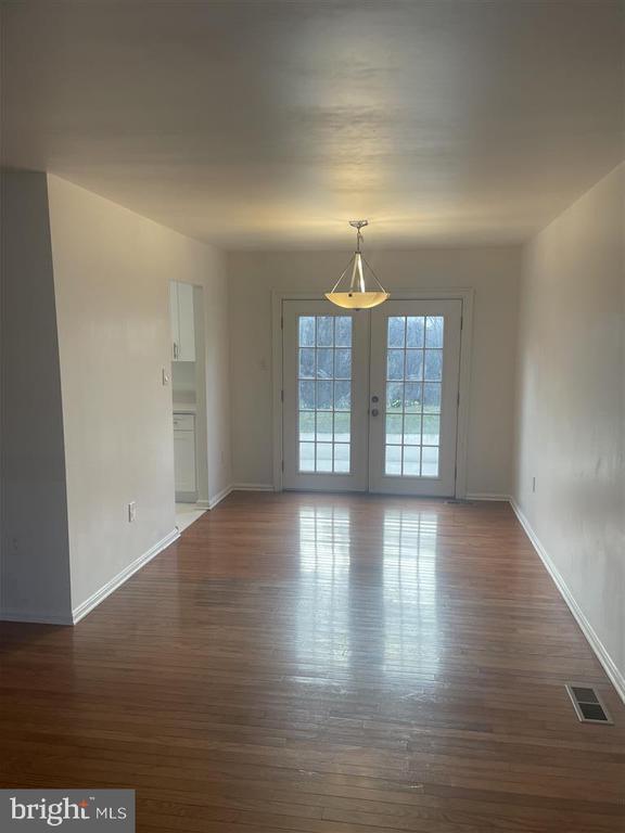 Building Photo - 13414 Queens Ln
