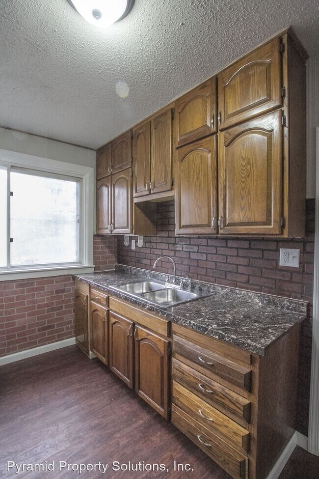 Building Photo - 3 br, 1.5 bath House - 3426 Thompson Ave