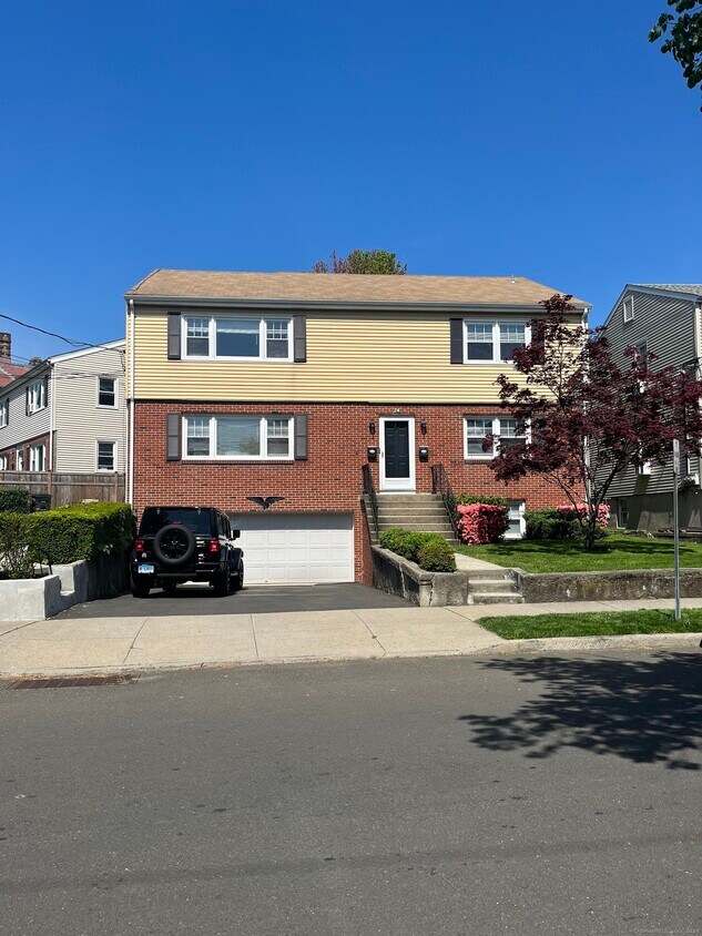 24 Mayflower Ave, Stamford, CT 06906 Room for Rent in Stamford, CT