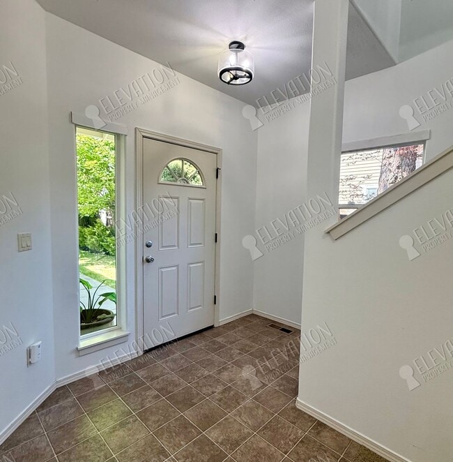 Building Photo - 3 BR Home with Private Backyard Retreat in Desirable SW Bend